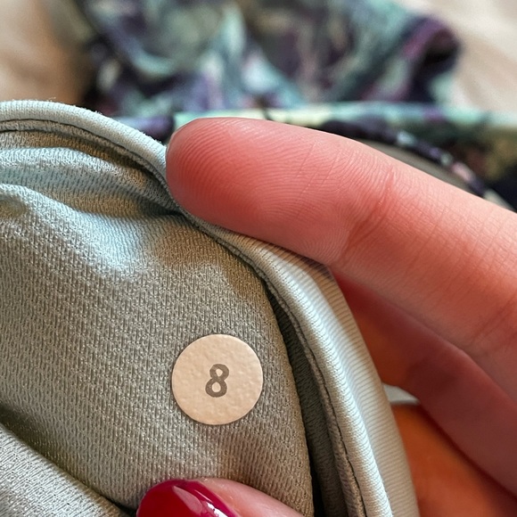 Lululemon multi pattern print leggings women’s size 8 blue purple 25” pockets - Picture 6 of 7